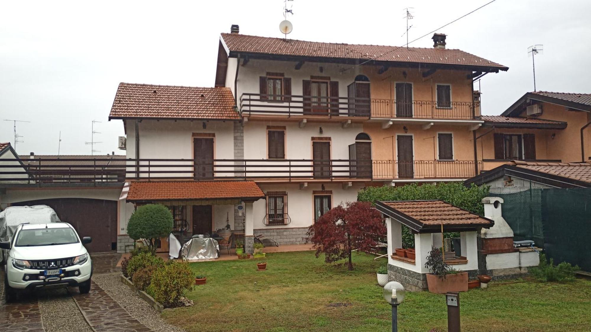 La Luna Nel Pozzo Hotel Castelletto sopra Ticino Luaran gambar