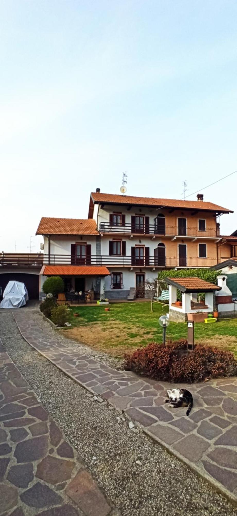 La Luna Nel Pozzo Hotel Castelletto sopra Ticino Luaran gambar